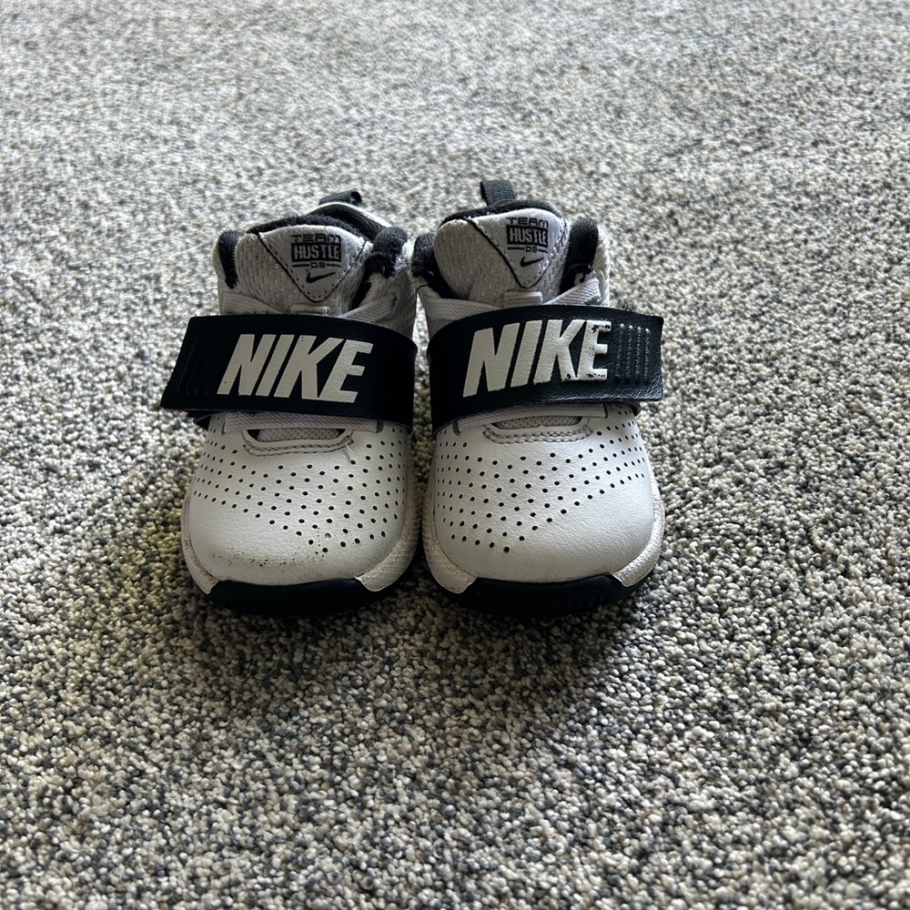 Nike Toddler Black and White Sneakers